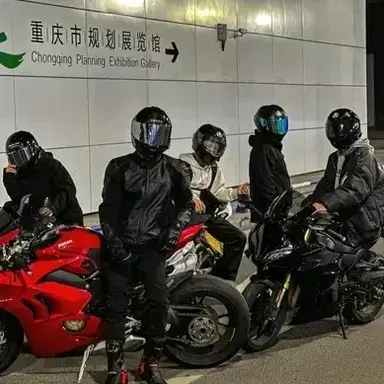 5 BIKER BOYS